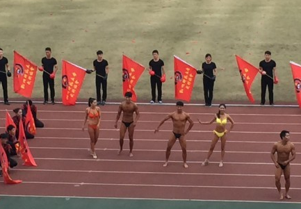 新闻哥吐槽:为什么连变态都有女朋友?