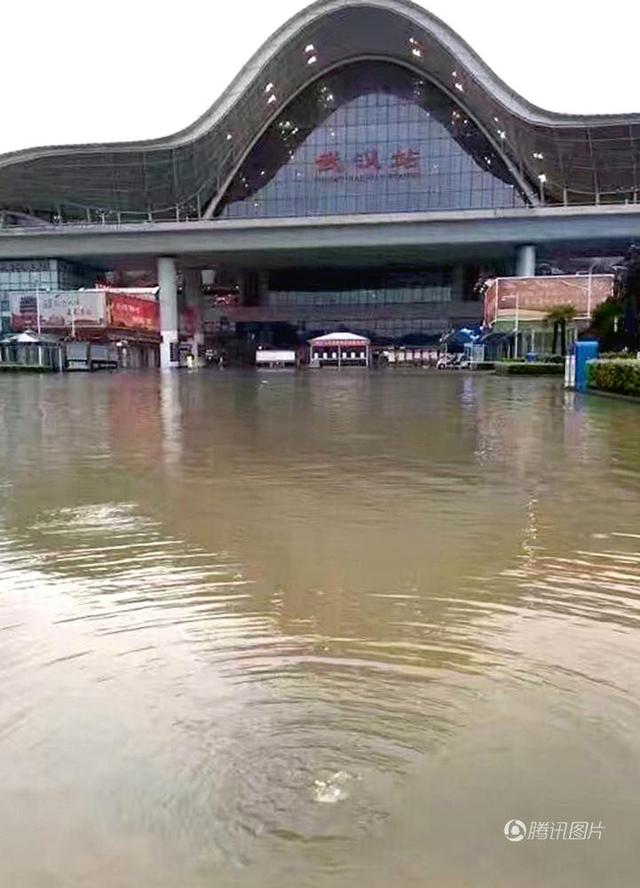 武汉地铁全线恢复运营 武昌火车站积水已清除