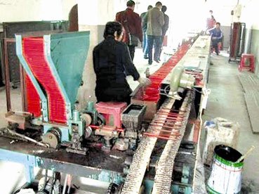 武汉捣毁假中华牌铅笔生产线 涉案30万(图)