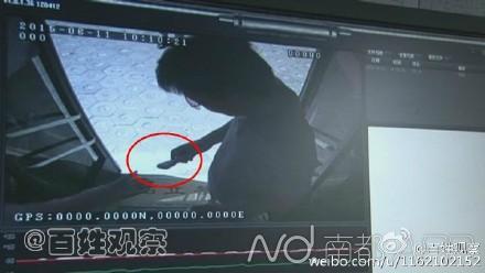 郑州两男子偷公交安全锤 称拿回家砸核桃(图)