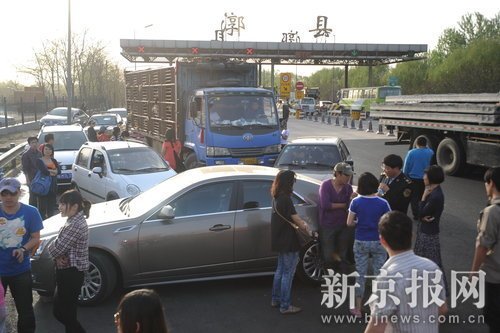 4月15日京哈高速拦车救狗事件大家都知道了吗