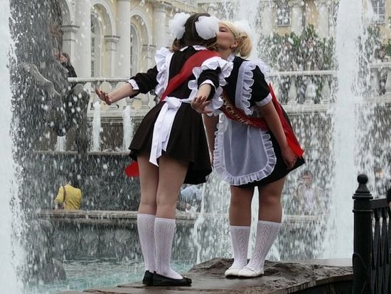 大胆豪放!看看俄罗斯<em>少女成人</em>礼_新闻_腾讯网