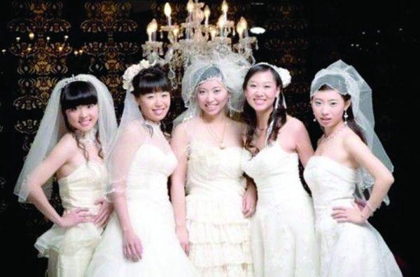英报:中国女人比男人辛苦 大龄未婚压力更大