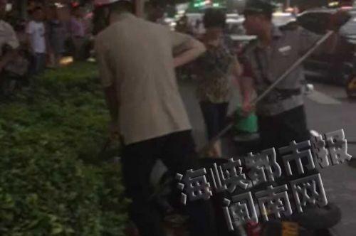 福建一女子公安局门口砍人 目击者称砍人如剁肉