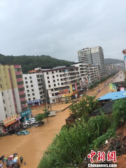 暴雨袭广东龙川县城区多处严重受淹2万多人受灾