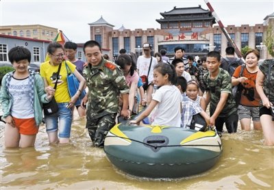 京哈线70余列车因洪水停运 山海关车站被淹(图)