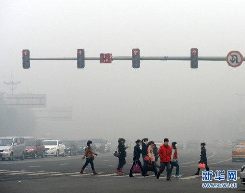 东北三省深陷大雾多条高速全线封闭(组图)