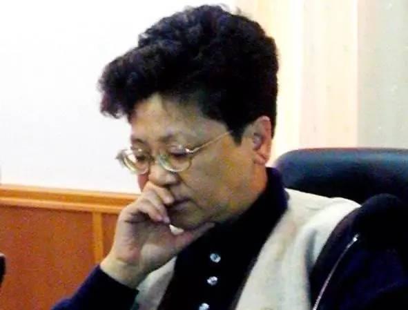 媒体:头号“红通”贪官杨秀珠怎么想通要回国了