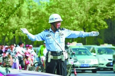 连续两天工作超10个小时 江苏南通一交警殉职