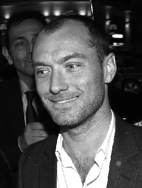 世界新闻报窃听案批量和解 裘德洛获赔13万英