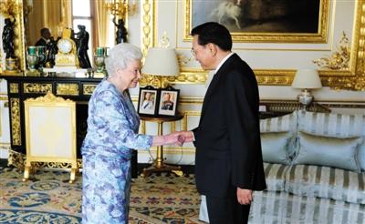 李克强会见英女王：欢迎王室成员多到中国看看