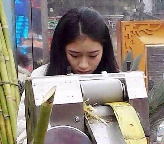 四川甘蔗西施走红：身材高挑秀发飘逸似女神(图)