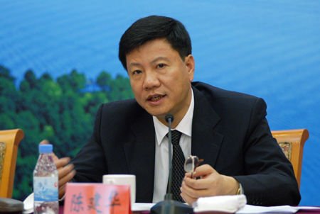 广州市长称1天批10至15斤文件 凌晨两点才睡