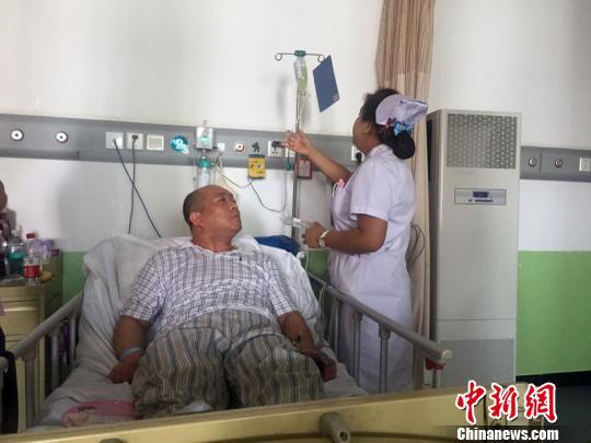 乌鲁木齐乘警列车上突发脑梗坚持工作晕倒在车厢