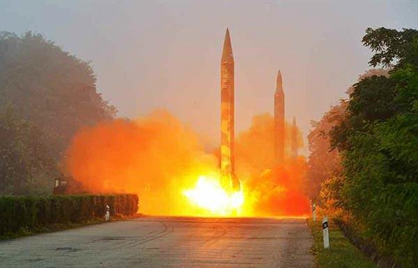 金正恩近日现场指导弹道导弹发射：模拟打击韩国港口、机场