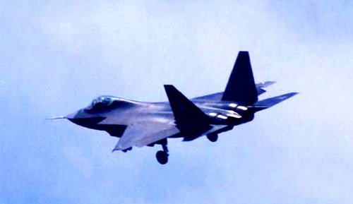 中国歼31战机密集试飞 性能比肩F-35令美不安