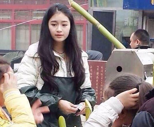 四川甘蔗西施走红：身材高挑秀发飘逸似女神(图)