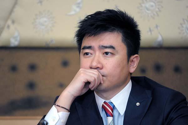 媒体称芮成钢为开捷豹豪车的伪精英:没有啥朋友