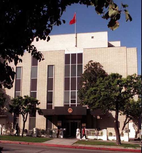 中国驻美领馆遭1名亚裔枪击 近期曾聚众示威