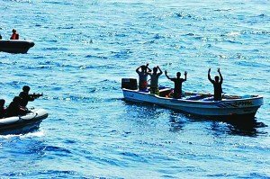 我国亚丁湾护航编队1天连续击退3批海盗(图)