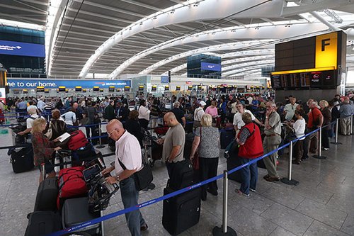 伦敦希思罗机场遇行李运输故障 十余航班受影