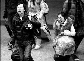 春运过半铁路客流破亿 高峰日21万人乘火车返京