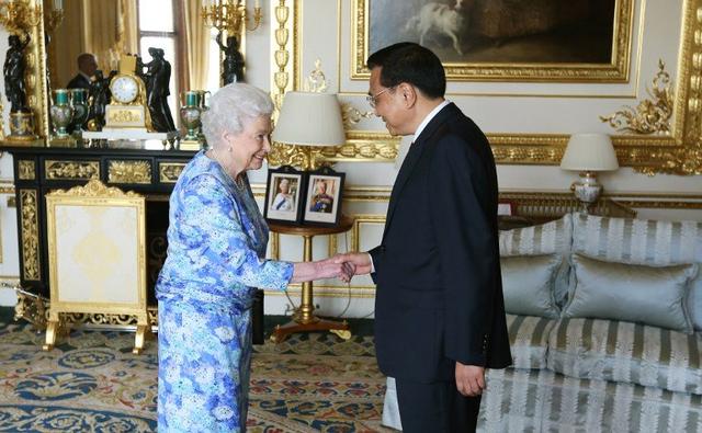 李克强会见英国女王伊丽莎白二世