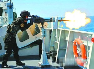 我国亚丁湾护航编队1天连续击退3批海盗(图)