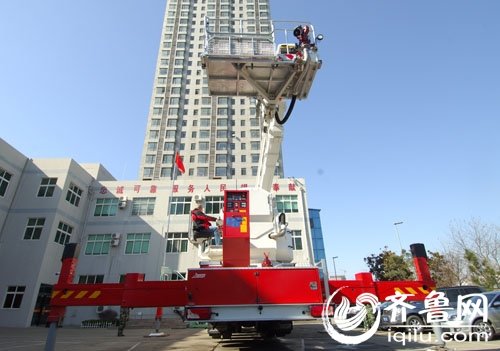 101米世界级消防车落户青岛 刷新高度之最(图)