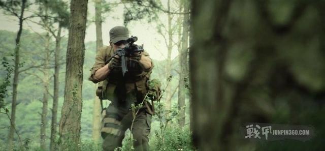 学者从军事角度浅谈《战狼》中的武器与战术_新闻_腾讯网