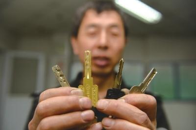 调查称一字锁芯数秒可打开 建议消费者升级锁芯
