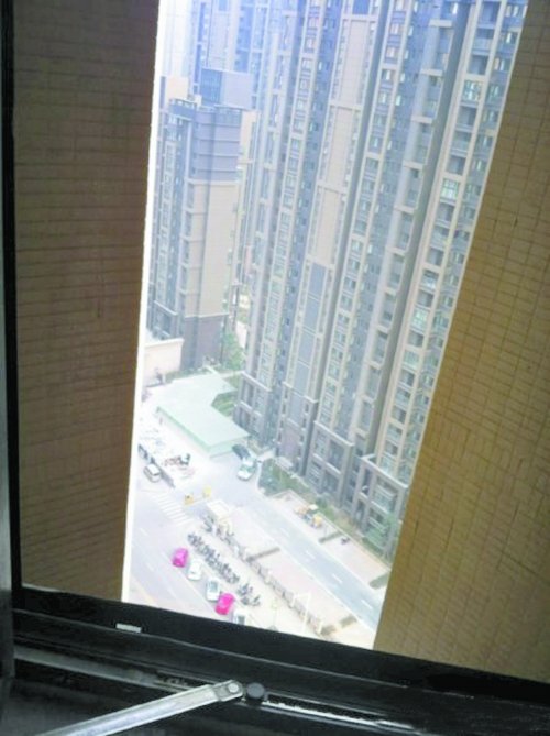 女孩因男友车祸身亡跳楼自杀 双方家长将2人合葬