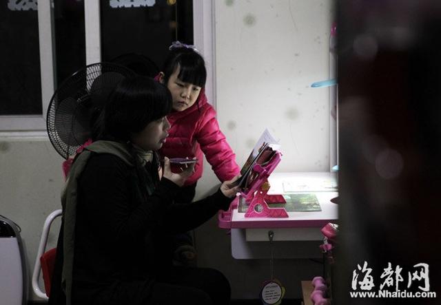 女老师患重症肌无力 每天坚持给孩子们讲故事
