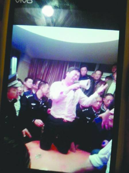 江苏吃豪餐官员下跪事件内幕：涉污染项目补偿