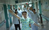 重庆一医院的日常护理:美女护士带患者跳健身操
