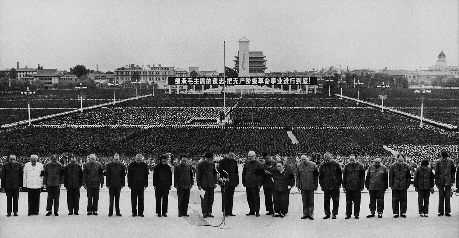  1976年9月18日下午3时，毛泽东的追悼会在天安门广场举行。