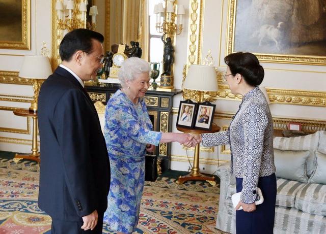 李克强会见英国女王伊丽莎白二世