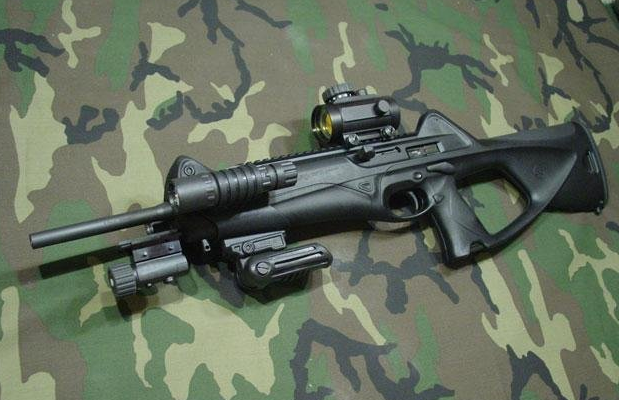 学者谈乌鲁木齐特警测试92手枪多功能枪架