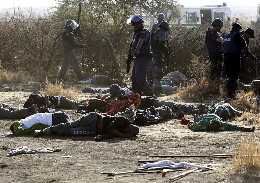 组图:南非铂矿矿工罢工 警察扫射致36死