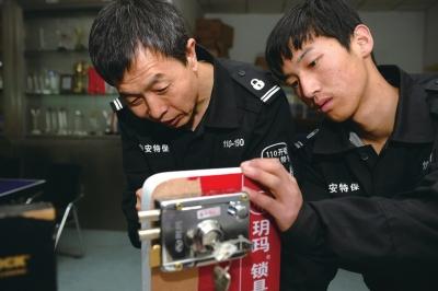 调查称一字锁芯数秒可打开 建议消费者升级锁芯