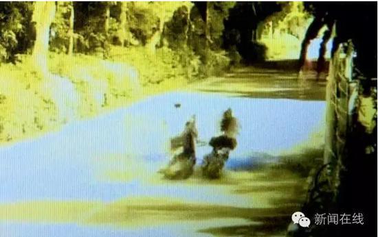 Ů����糵�޹ʱ��߷� ͷ������������Բ���