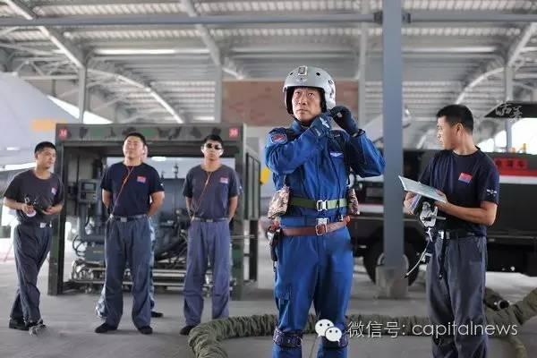 媒体：他不到50岁成解放军最年轻战区司令