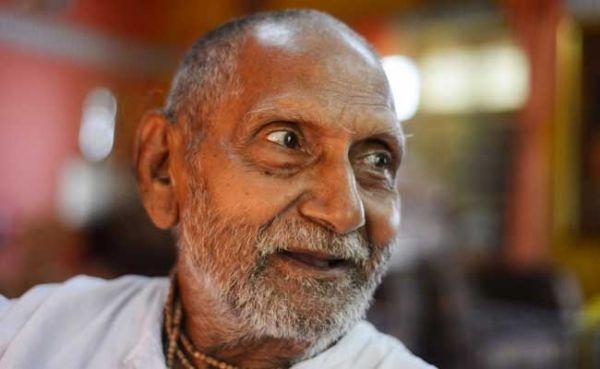 120岁印度僧人谈长寿秘诀:不近女色 每天练瑜伽