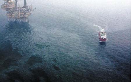 渤海湾漏油面积扩大 环保组织拟提公益诉讼