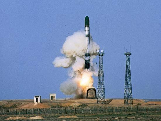 俄罗斯研制100吨级洲际导弹 10枚核<em>弹头</em>总重