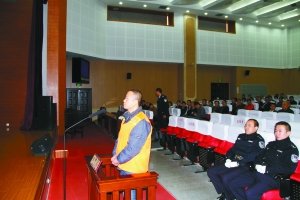 甘肃1名贪官庭审“淡定” 问不做假账怎挪公款