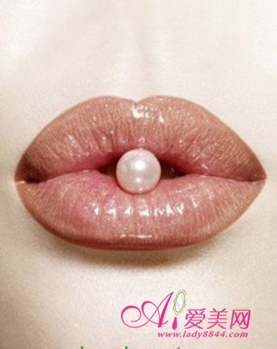 春天嘴唇干裂怎么办 果冻唇速成法