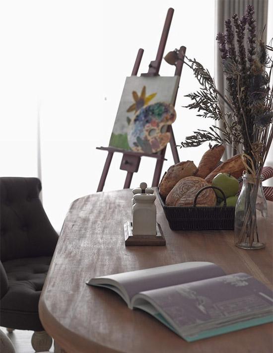 美女画家把画室布置成这样 比别人家都好看多了