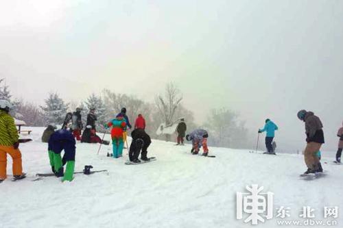 黑龙江提前迎来冬季旅游季 多地积雪超过40厘米