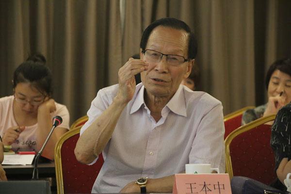 莫言建议12年基础教育学制改10年 专家：无知无畏